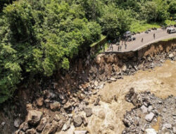 Banjir Bandang Sumatera Barat, Jalan Utama Putus Total